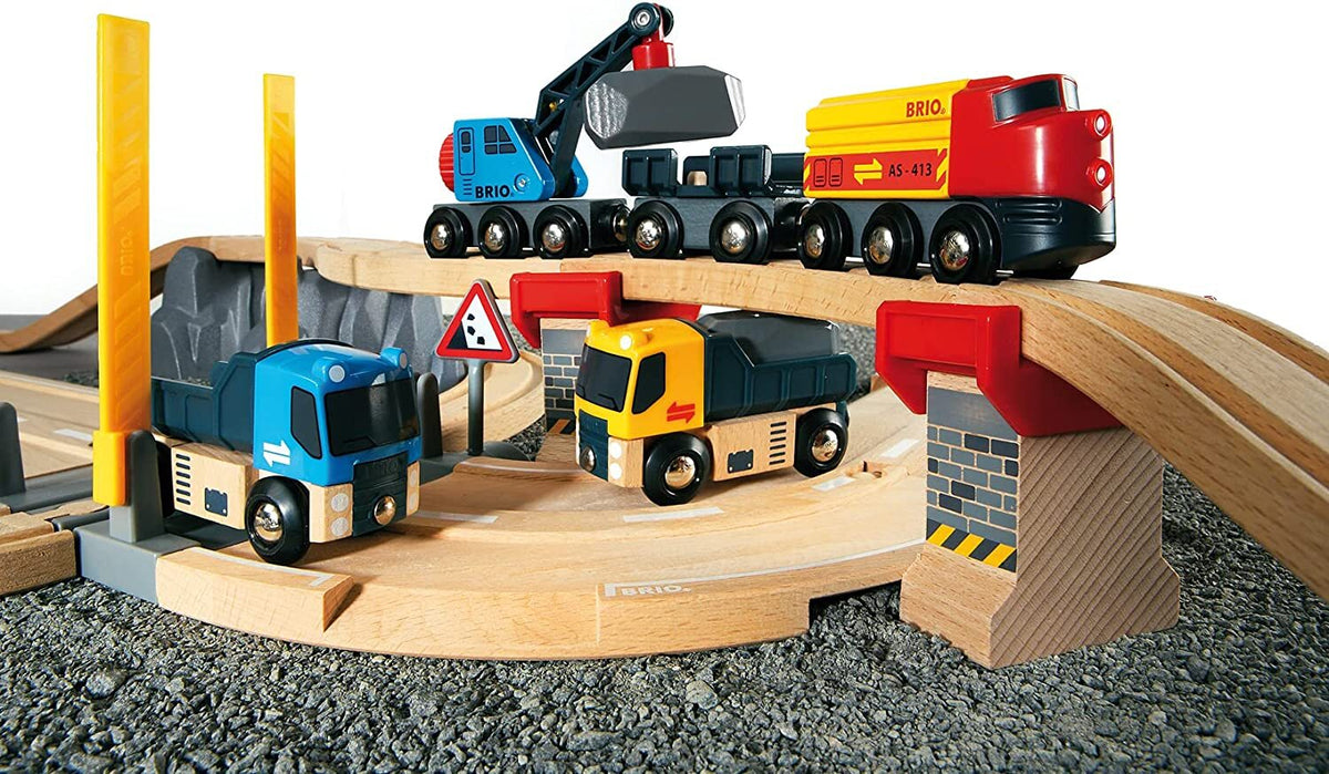 BRIO SET - RAIL & ROAD LOADING SET - 32 PIECES